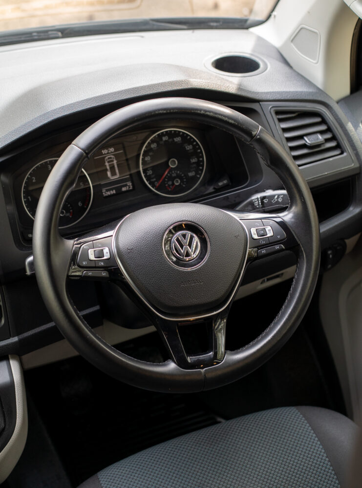 Steering wheel with control buttons